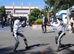 如许的摸索更进一步：系统能按照订单、库存、